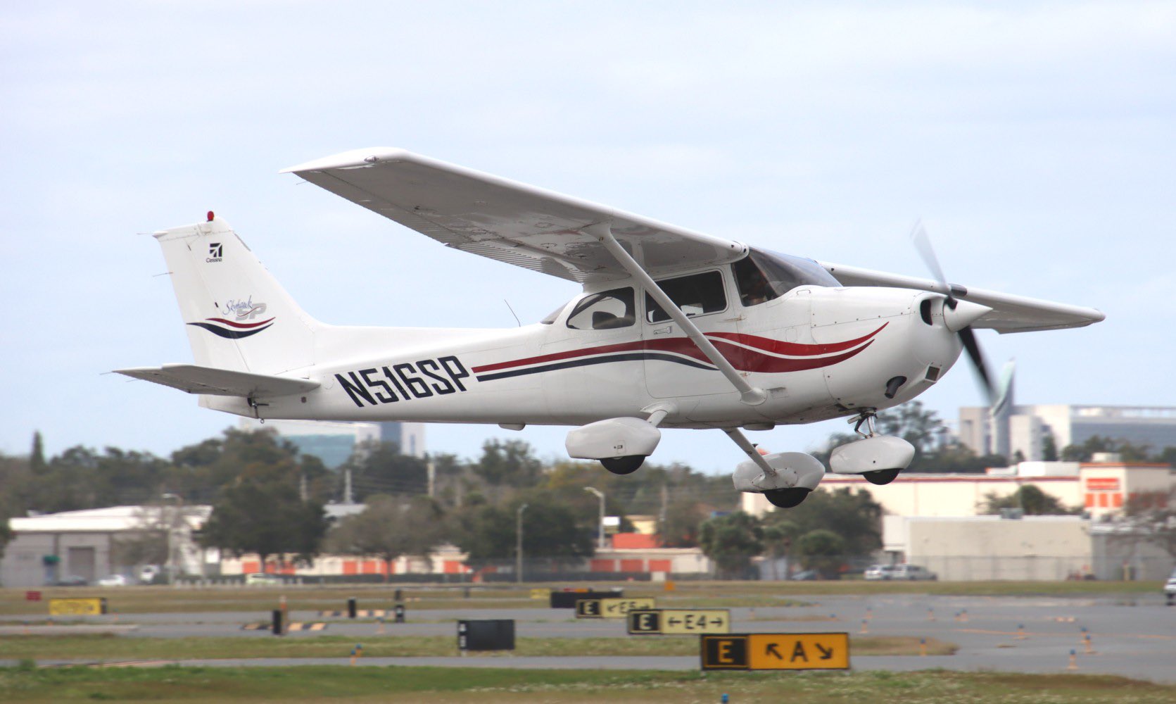 N516SP Taking off